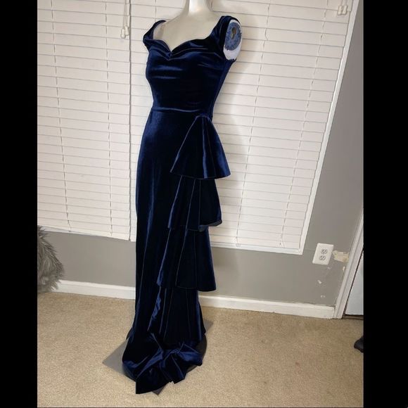 Chiara Boni La Petite Robe Willa Off-The-Shoulder Velvet Gown - Picture 7 of 11